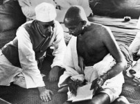Nehru_Gandhi_1942-e1733104726951-qxw82w2oe1xj5x19zts7m2s3jlhpfz9axadplb5zia.jpg